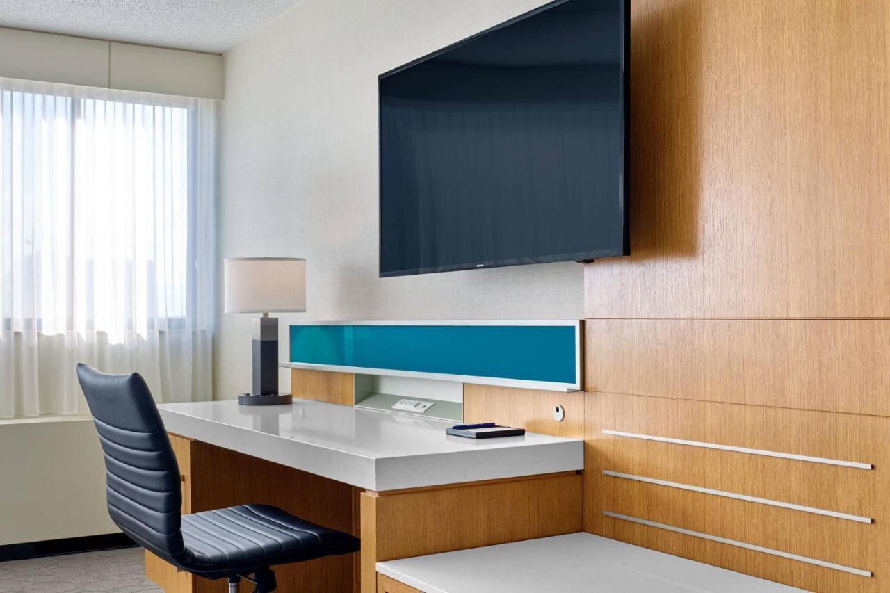 Delta Hotels By Marriott Muskegon Convention Center Εξωτερικό φωτογραφία