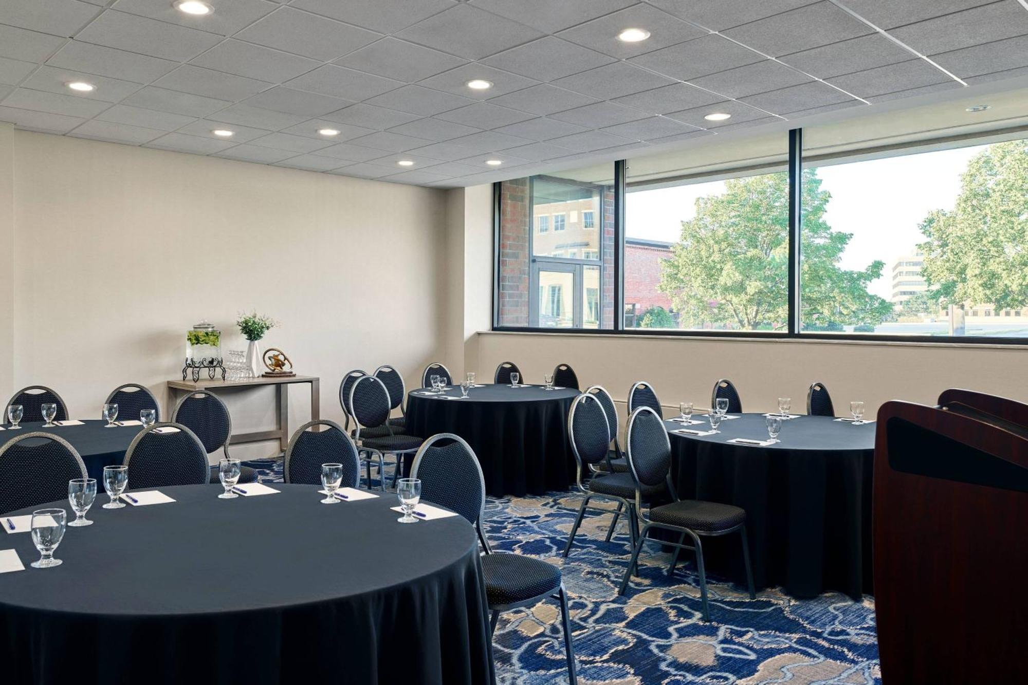 Delta Hotels By Marriott Muskegon Convention Center Εξωτερικό φωτογραφία