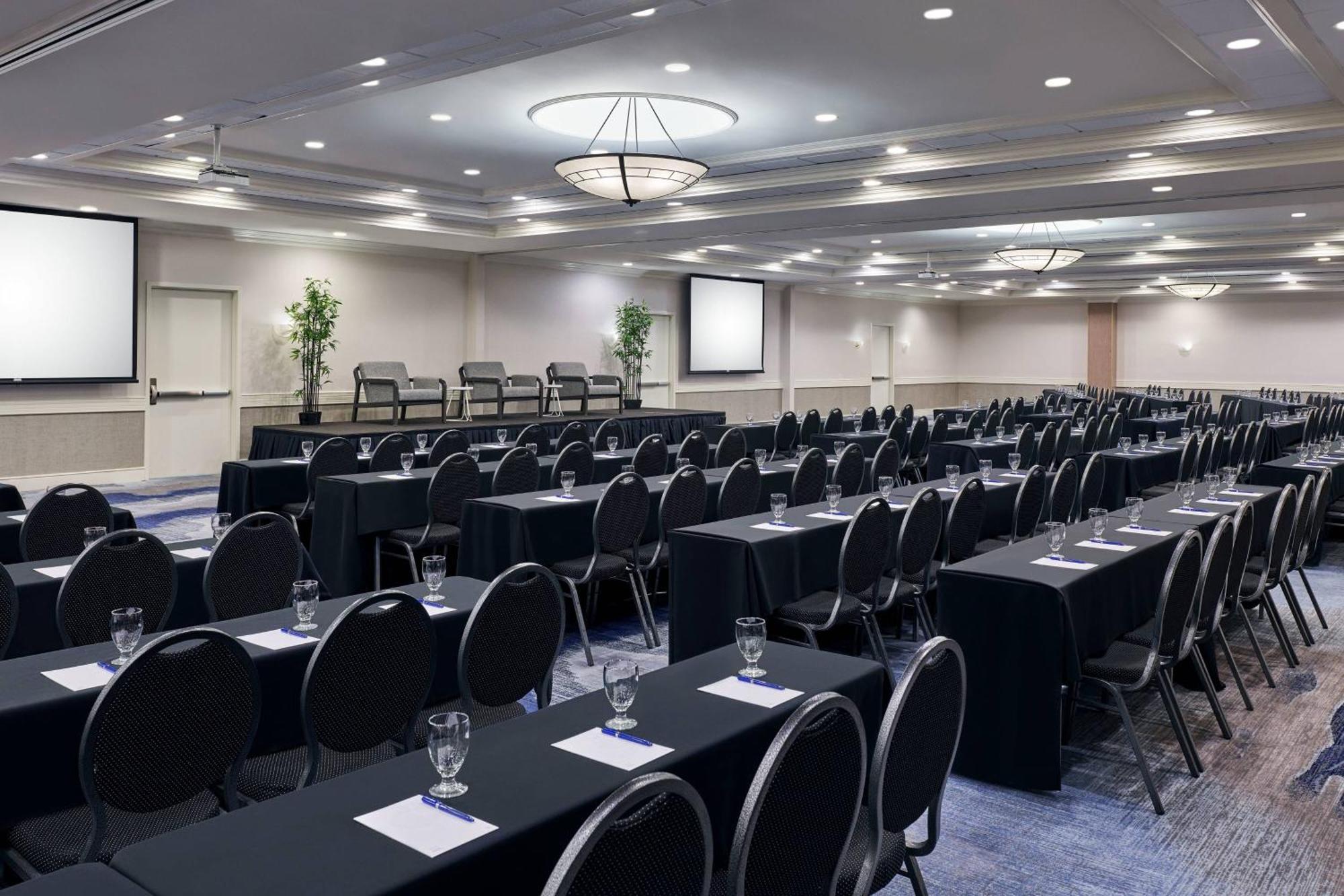 Delta Hotels By Marriott Muskegon Convention Center Εξωτερικό φωτογραφία