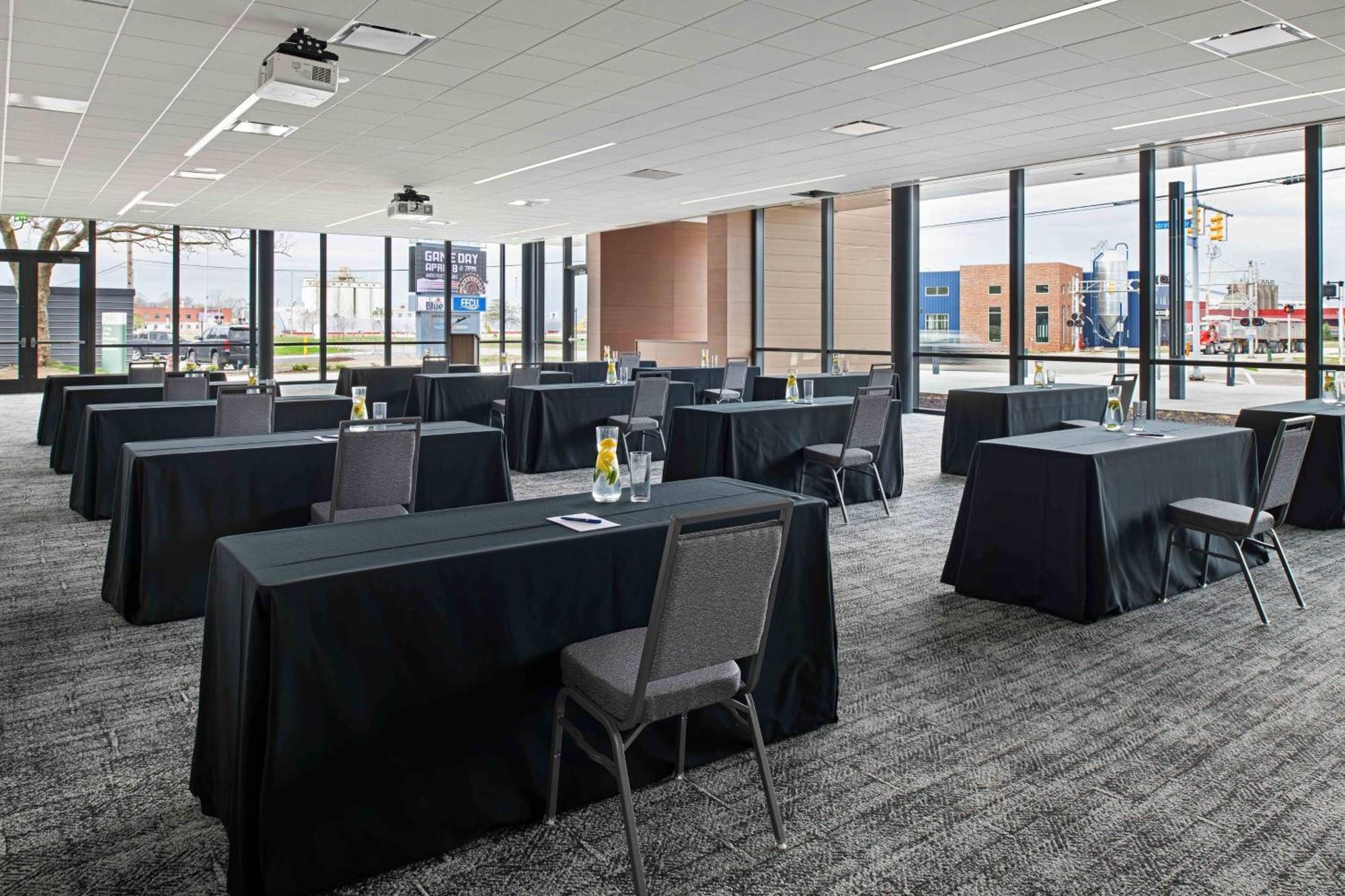 Delta Hotels By Marriott Muskegon Convention Center Εξωτερικό φωτογραφία